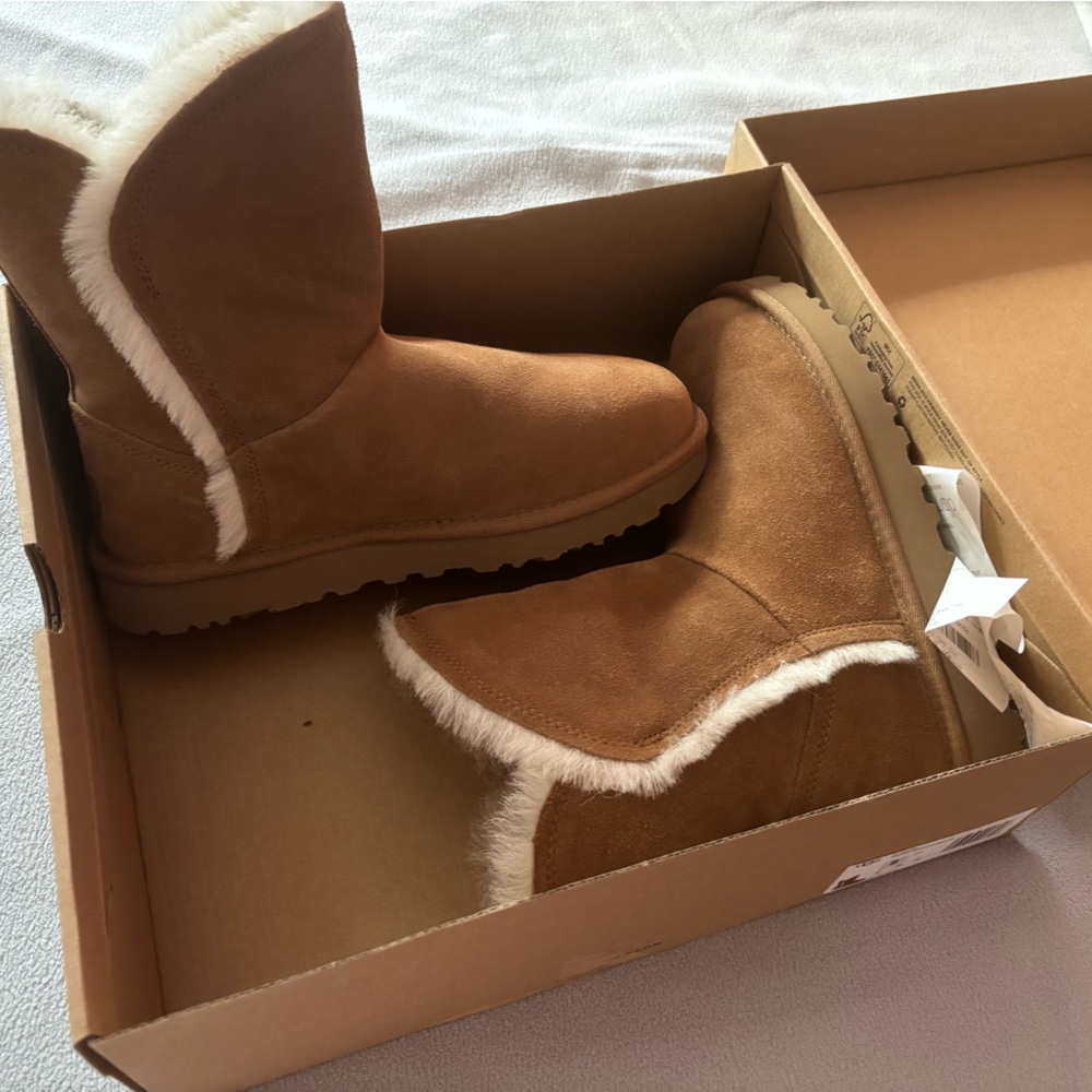 UGG Chestnut Shearling Winter Boots